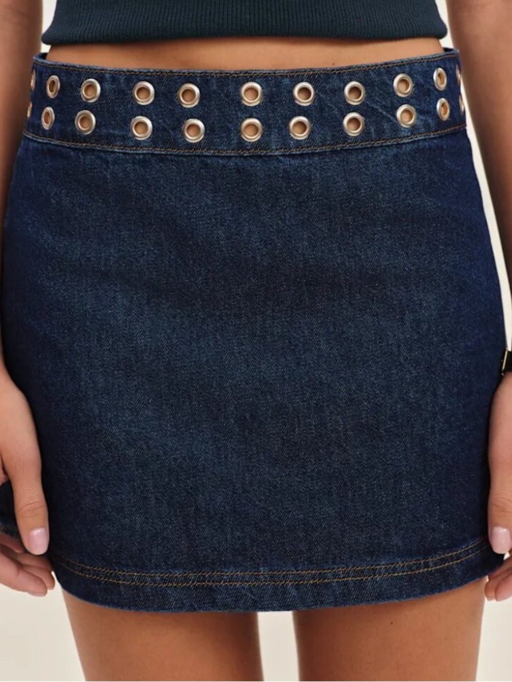 Reformation Jaylene Denim Midrise Skirt Mini Skirt w Metal grommet details sz 8